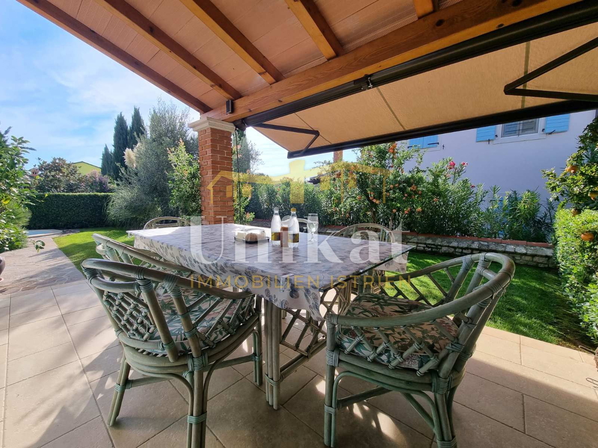 Dvojna hiša v istrskem slogu